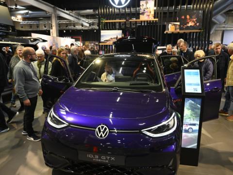 Elbilmessen stemning på standene